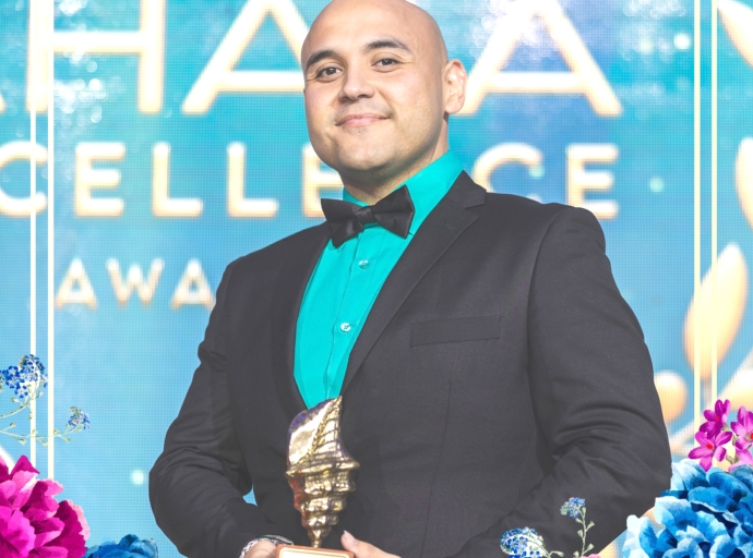 Steve Fuentes tambe honra cu AHATA Excellence Award